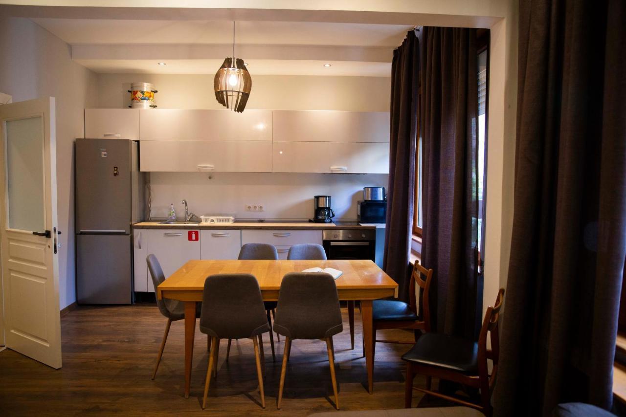 Central Sofia 3-Bedroom Apartment - Urban Art Gallery - Free Parking! מראה חיצוני תמונה